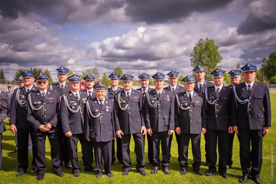 Interwencje OSP Mirosławiec: usuwanie drzewa i pożar w Bronikowie