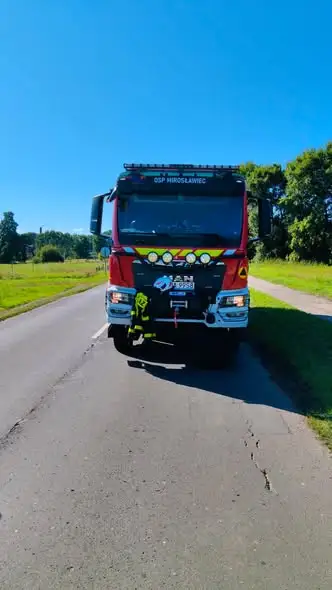 Poważny wypadek w zakładzie w Mirosławcu: amputacja stopy, interweniowało LPR
