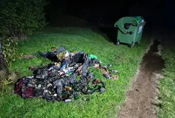 Pożar śmietnika w ROD IKAR w Mirosławcu Górnym – interwencja OSP Mirosławiec