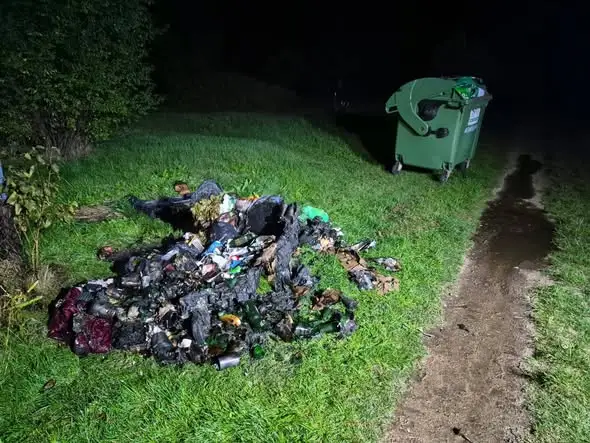 Pożar śmietnika w ROD IKAR w Mirosławcu Górnym – interwencja OSP Mirosławiec