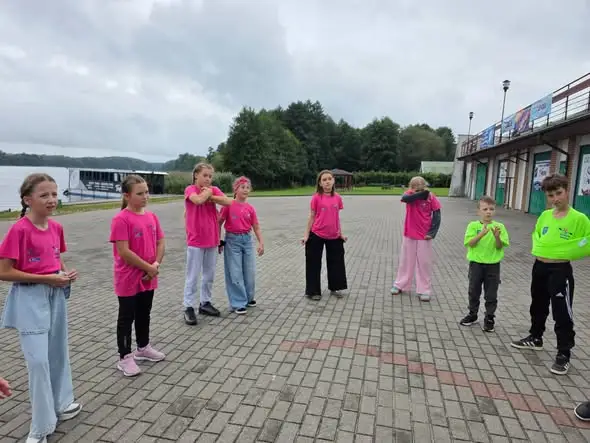 Minister Sportu i Turystyki odwiedził Wałcz – spotkanie z uczniami na boisku