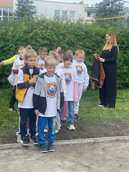 Uczniowie klasy 1c z Wałcza odkrywali sportowe pasje na targach w MOSiR