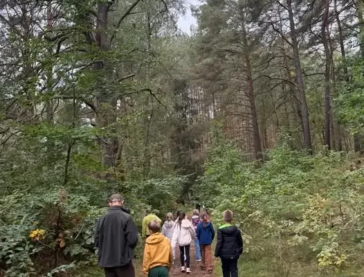 Uczniowie klas trzecich z Tuczna odkrywali tajemnice lasu
