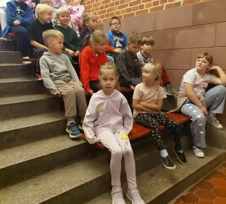 Ogólnopolski Dzień Głośnego Czytania w SP2 Wałcz – uczniowie w czytelniczej podróży